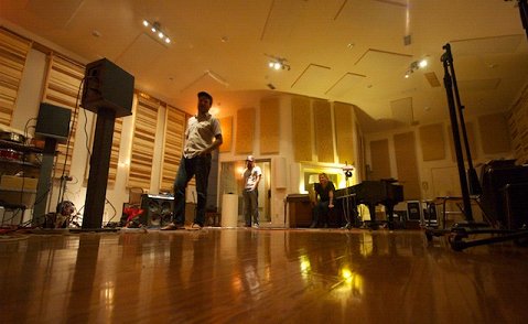 True Window Band Photo in Studio